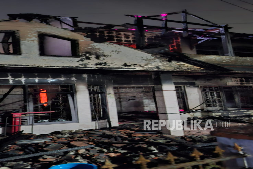 Rumah Dua Lantai di Kampung Sudimampir, RT 01/24, Desa Padalarang, Kecamatan Padalarang, Kabupaten Bandung Barat (KBB), Jawa Barat Hangus Terbakar pada Senin (25/8/2025) Malam