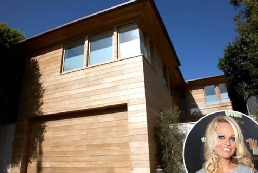 Rumah milik Pamela Anderson di Malibu 
