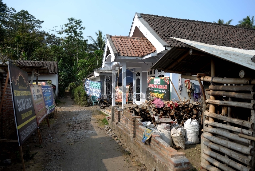 Lokasi Balai Desa Selok Awar-Awar menjadi salah satu tempat kejadian perkara pembunuhan Salim Kancil di Kecamatan Pasirian, Kabupaten Lumajang, Jawa Timur, Ahad (11/10). (Republika/Wihdan) 