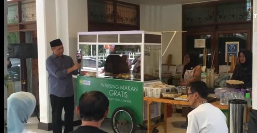 Rumah Pemenangan Dandan Riza Wardana berkolaborasi dengan Warung Ikhlas, membuat warung makan gratis