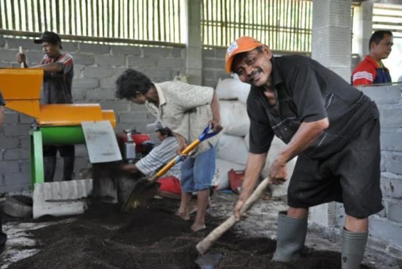 rumah pengelola pupuk organik yang digelola al azhar peduli umat