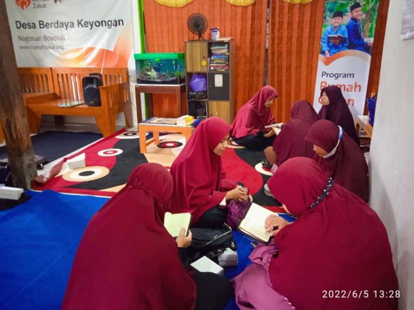 Rumah Quran adalah salah satu program pendidikan Rumah Zakat yang digulirkan di Desa Berdaya Keyongan Nogosari Boyolali.
