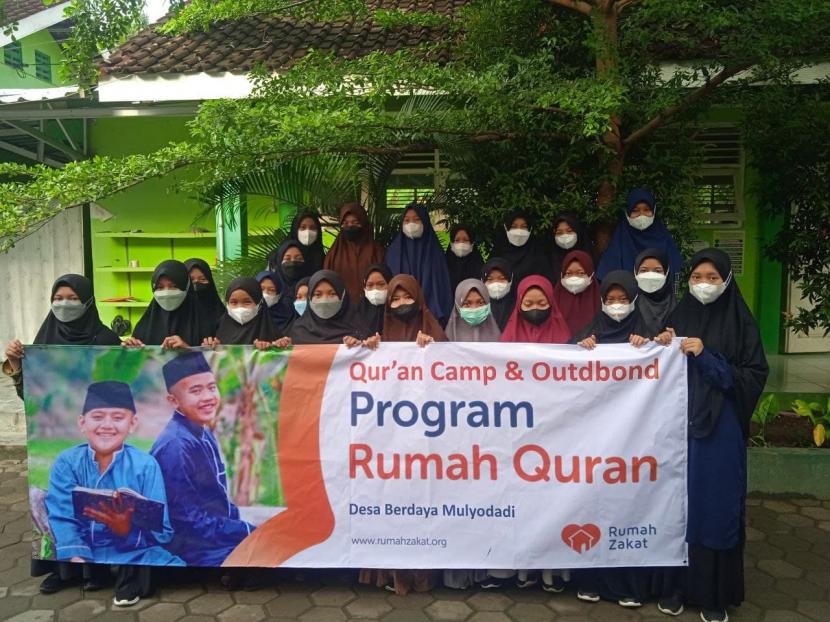 Rumah Quran Rumah Zakat yang ada di desa berdaya Mulyodadi, Kecamatan Bambanglipuro, Bantul mengadakan kegiatan Quran Camp dan outbound untuk remaja santri Rumah Quran. 