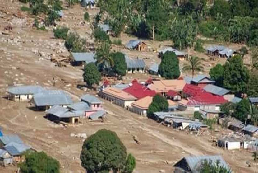 Rumah-rumah warga di Tangse, Pidie, dihantam banjir bandang.