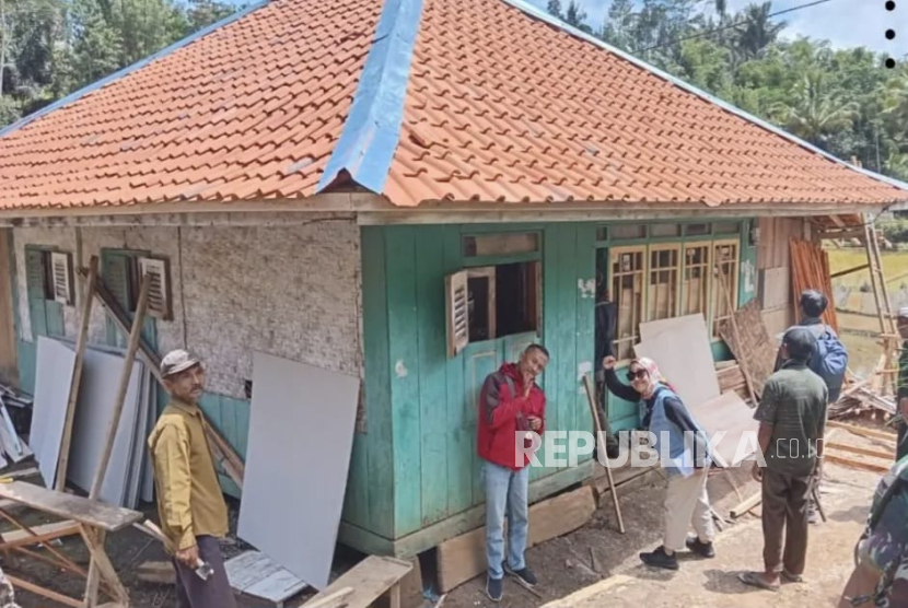Rumah Rutilahu di Kabupaten Bandung Barat (KBB), Jawa Barat yang Diperbaiki Pemkab Bandung Barat Secara Gratis