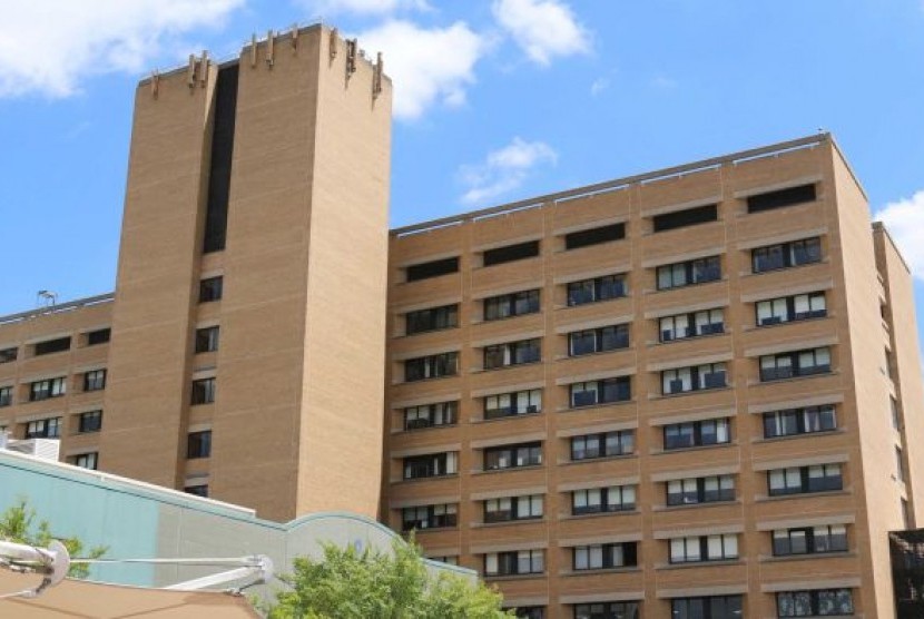 Rumah Sakit Canberra memprioritaskan pelamar lokal yang melakukan magang di sana.