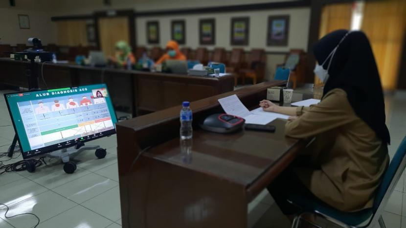 Rumah Sakit (RS) PKU Muhammadiyah Solo menyelenggarakan Seminar Medis Online bertema Tata Laksana Khusus pada Kegawatan Acute Coronary Syndrome (ACS), Selasa (30/11). 