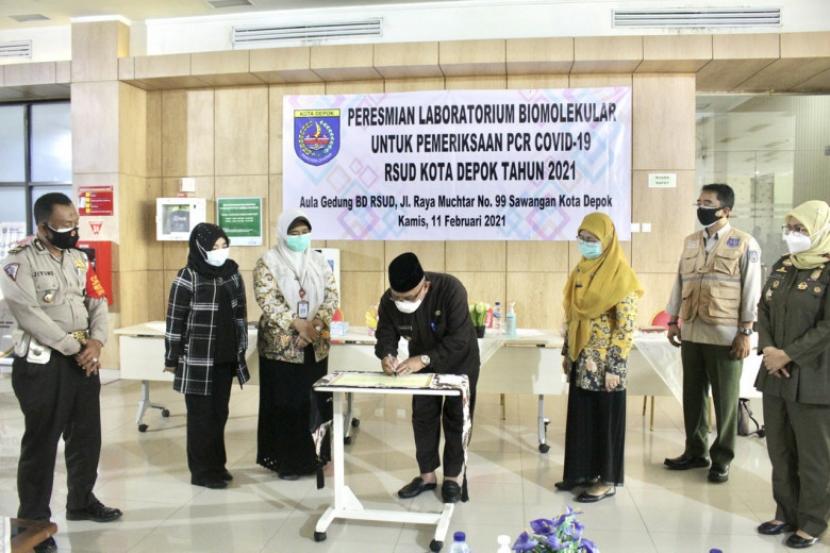 Rumah Sakit Umum Daerah (RSUD) Kota Depok meluncurkan Laboratorium Biomolekular untuk pemeriksaan Polymerase Chain Reaction (PCR) Covid-19. Laboratorium ini menambah pelayanan penunjang kesehatan yang disediakan RSUD Kota Depok dalam upaya penanganan Covid-19. Laboratorium diresmikan Wali Kota Depok, Mohammad Idris, di RSUD Kota Depok, Kamis (11/2).