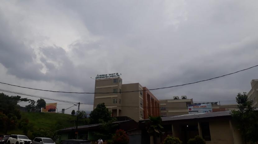 Positif Covid-19 di Sumbar 726, Sembuh 603 Orang. Foto: Rumah Sakit Universitas Andalas di Kota Padang yang sudah diresmikan sebagai salah satu  rumah sakit rujukan untuk mengisolasi pasien positif covid-19