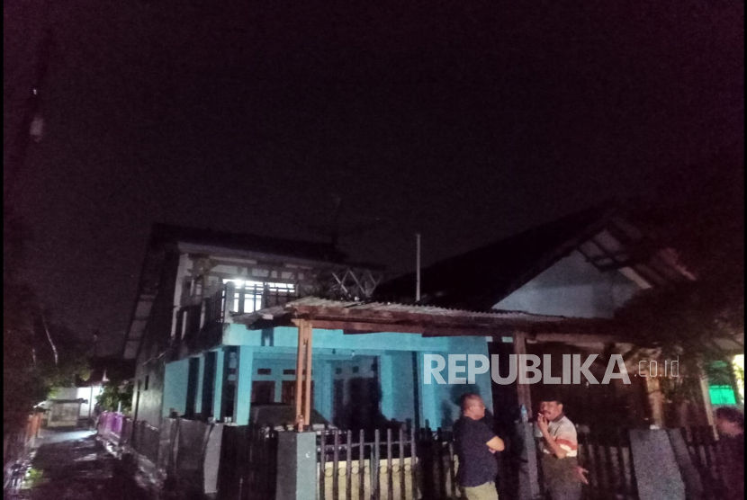 Rumah salah satu terduga teroris di Kabupaten Majalengka yang diamankan Densus 88 Antiteror, Jumat (27/12/2024) malam. 