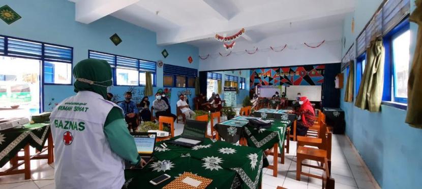 Rumah Sehat BAZNAS Yogyakarta menyosialisasikan Kawasan Tanpa Rokok di Sekolah demi menciptakan generasi yang sehat dan berkualitas. Kegiatan ini dilaksanakan pada Senin, 19 April di MTsN 2 Bantul lalu di SMP Muhammadiyah Pakem dan SMA Muhammadiyah Pakem, pada Senin 26 April 2021.