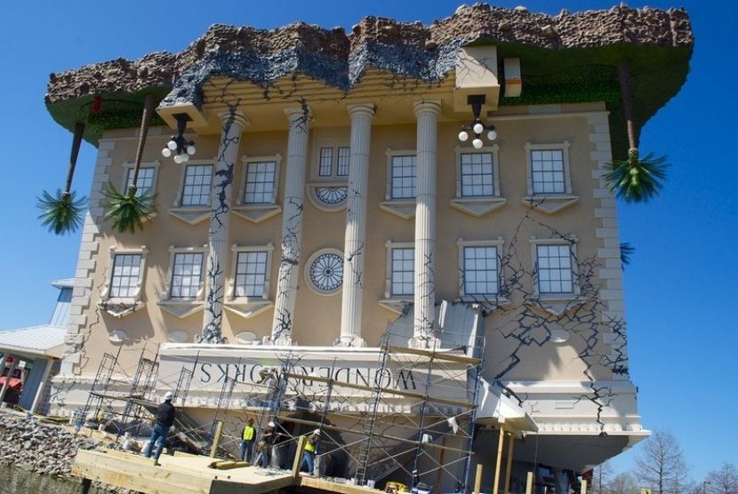 Rumah terbalik di Haus Steht Kopf, Austria