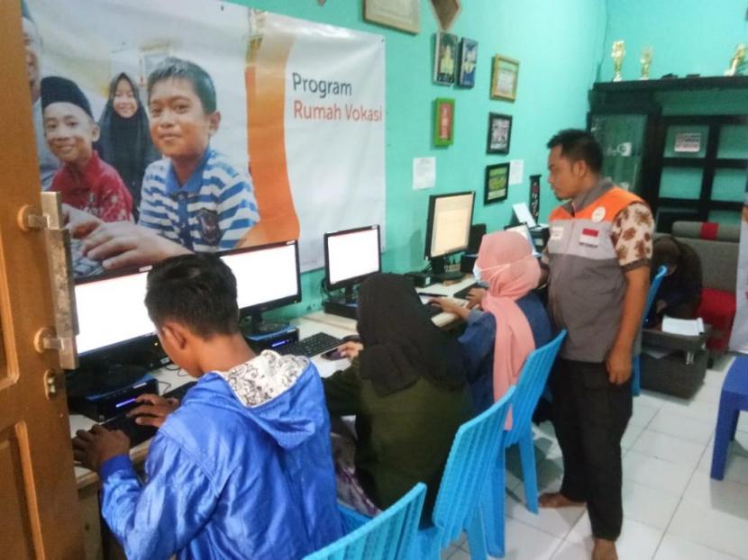 Rumah Vokasi Rumah Zakat gelar pelatihan komputer gratis.