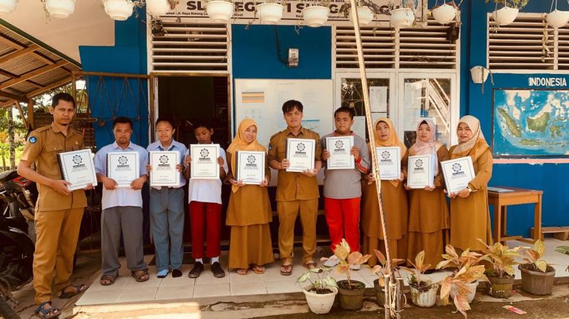 Rumah Wakaf mendistribusikan Alquran Braille bagi 21 Sekolah Luar Biasa dan yayasan di Provinsi Sumatera Barat dan Riau.