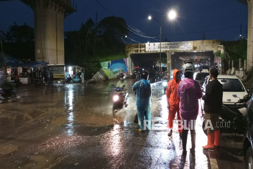 Rumah Warga di Kampung Lebaksari, RW 02, Desa Mekarsari, Kecamatan Ngamprah, Kebupaten Bandung Barat (KBB), Jawa Barat Diterjang Banjir pada Sabtu (15/3) Sore.