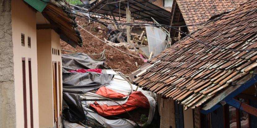 Rumah yang roboh akibat gempa berkekuatan magnitudo 6,2 skala richter di Kabupaten Majene, Provinsi Sulawesi Barat (Sulbar).