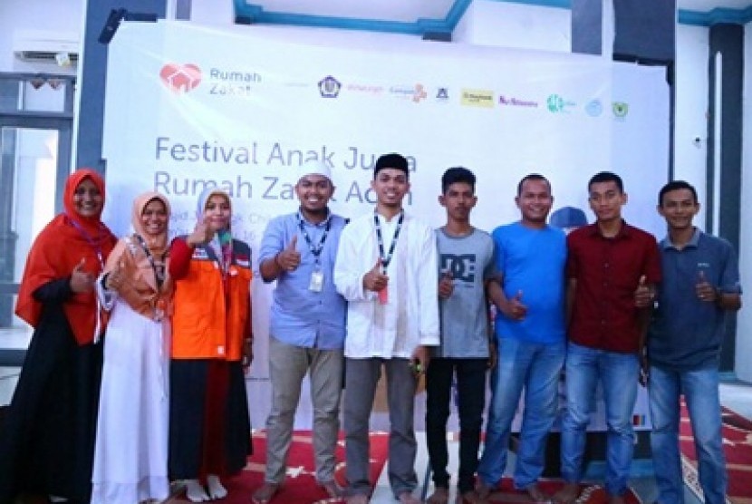Rumah Zakat Aceh menggelar acara Festival Anak Juara di Masjid Jami Tgk. Chik Ditiro.