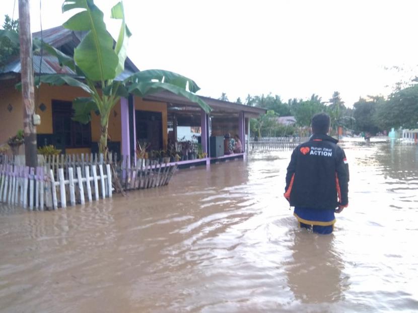 Rumah Zakat Action bantu korban banjir di Gorontalo.
