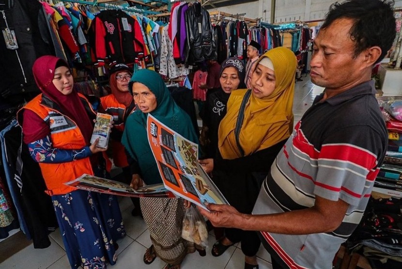 Rumah Zakat Action bersama BPBD beserta RAPI (Radio Antar Penduduk Indonesia) melakukan sosialisasi di Pasar Bocor, Kec. Buluh Pesantren, Kab. Kebumen, Jawa Tengah.