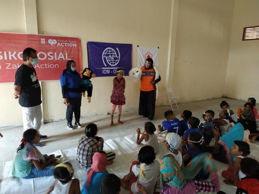Rumah Zakat Action bersama IOM dan PMI melaksanakan Program Psikososial Support atau Child Spesial Protection kepada anak-anak yang berada di kamp pengungsian, Rabu (15/7).