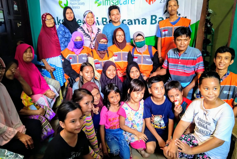 Rumah Zakat Action dan IMSA salurkan bantuan korban banjir Bekasi.