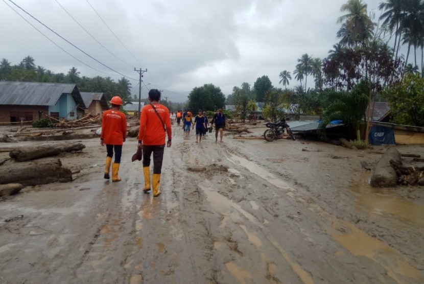 Rumah Zakat Action menurunkan relawan untuk membantu korban banjir di Bengkulu.