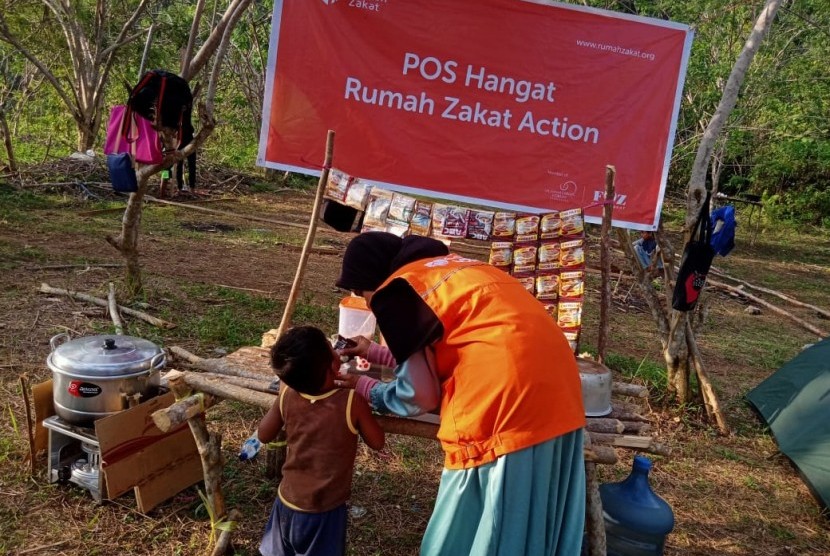  Rumah Zakat Action menyediakan layanan Pos Segar dan Pos Hangat untuk para pengungsi gempa Ambon. 