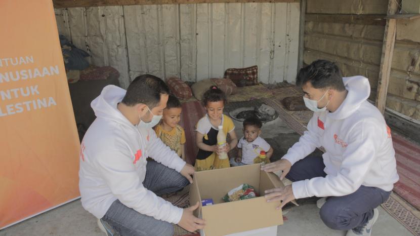 Rumah Zakat Action sudah menyalurkan bantuan kemanusiaan berupa 850 paket makanan. Bantuan tersebut merupakan hasil donasi dari para donatur Rumah Zakat.