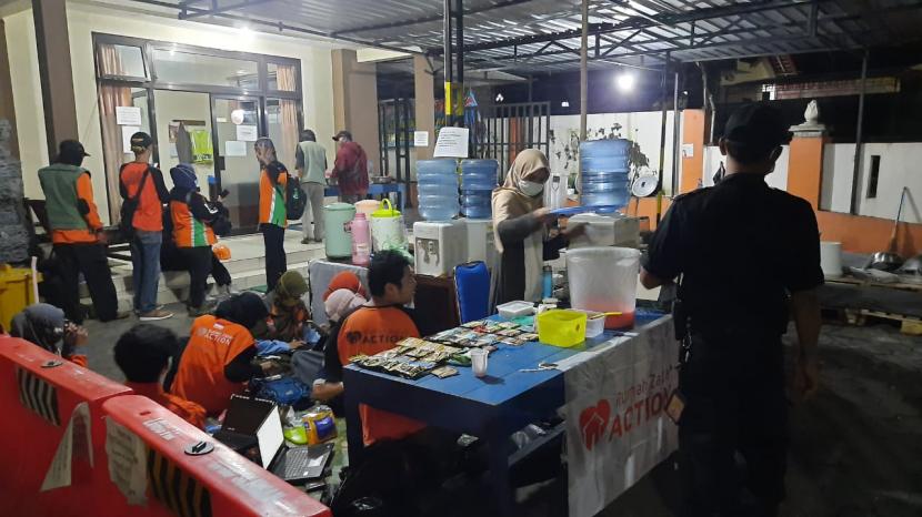 Rumah Zakat Action Yogyakarta kembali melanjutkan aksi kesiapsiagaan bencana Merapi dengan membuka Pos Hangat dan Pos Segar di Pusat Pengendalian Operasi Penanggulangan Bencana (Pusdalops PB) di Kecamatan Pakem, Sleman, DI Yogyakarta.
