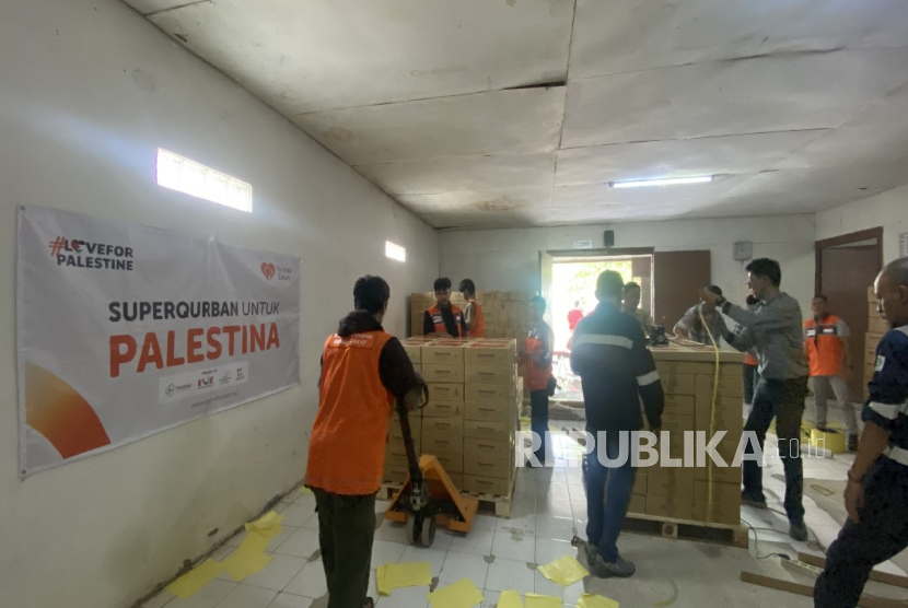 Rumah Zakat akan menyalurkan 22.400 kaleng kornet Superqurban ke Palestina.
