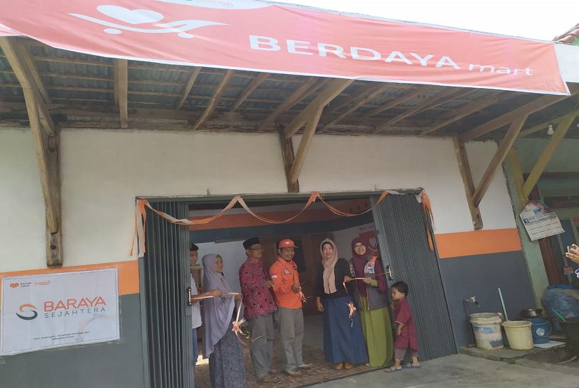 Rumah Zakat Badan Usaha Milik Masyarakat (BUMMAS) telah dirintis di desa Kubangsari kecamatan Ketanggungan, Kabupaten Brebes, Jawa Tengah, Jum’at (07/12). 