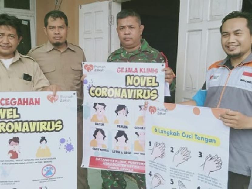 Rumah Zakat bagikan poster terkait edukasi corona dan membentuk satgas anticorona di Banyumas.