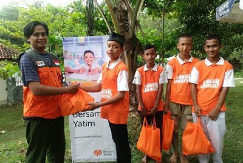  Rumah Zakat Bahagiakan Anak Yatim dan Dhuafa