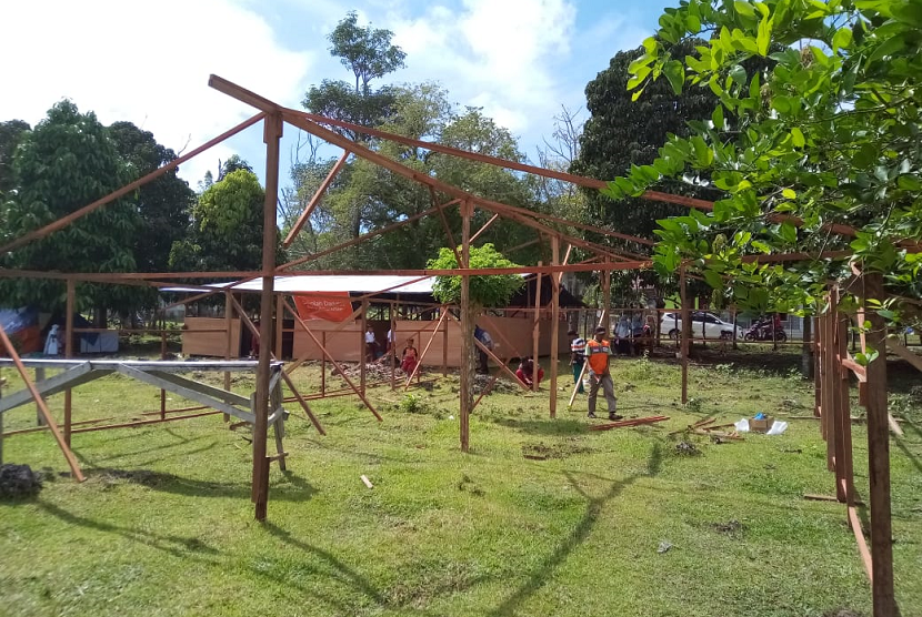 Rumah Zakat bangun Sekolah Darurat untuk anak-anak korban gempa Ambon.