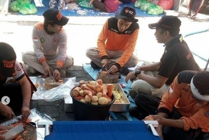 Rumah Zakat bantu siapkan makanan bagi warga terdampak vulkanik Gunung Agung.
