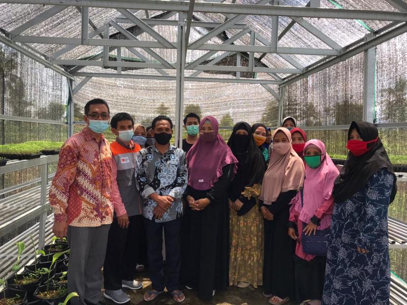 Rumah Zakat bekerjasama dengan DKP (Dinas Ketahanan Pangan) Lombok Barat mengadakan sosialisasi pengembangan kebun gizi melalui kegiatan pemanfaatan pekarangan untuk ketahanan pangan di Kelompok Wanita Tani (KWT) Kebun Gizi 