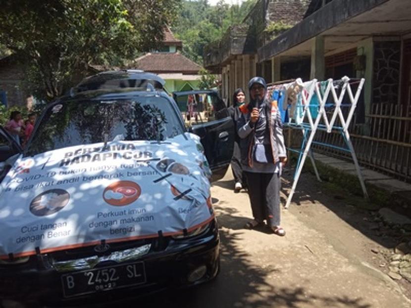 Rumah Zakat bekerjasama dengan Kepala Desa serta pihak lain seperti Babinsa, Bhabinkamtibmas, dan Puskesmas Bandongan mengadakan sosialisasi pencegahan penularan Covid-19 kepada masyarakat Desa Berdaya Salamkanci. Magelang Jawa Tengah