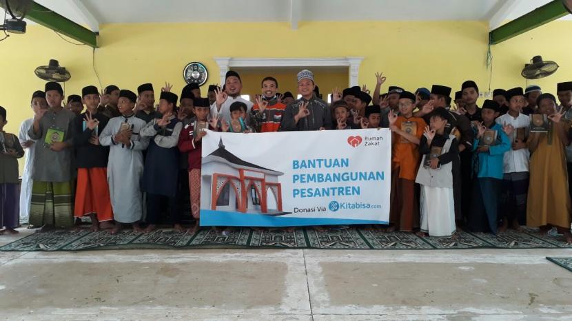 Rumah Zakat beri bantuan untuk asrama Pondol Pesantren Rijalul.