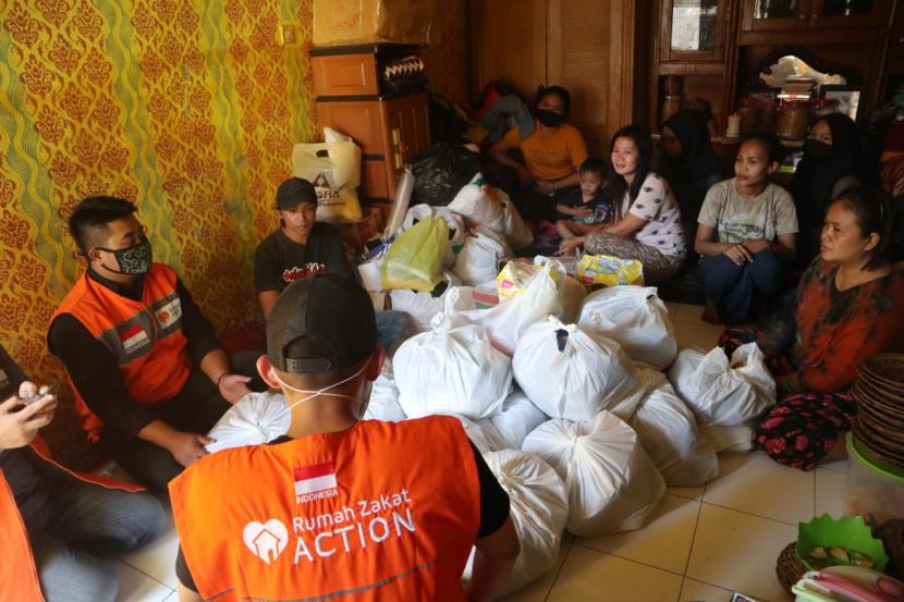 Rumah Zakat beri bantuan untuk korban kebakaran di Bandung.