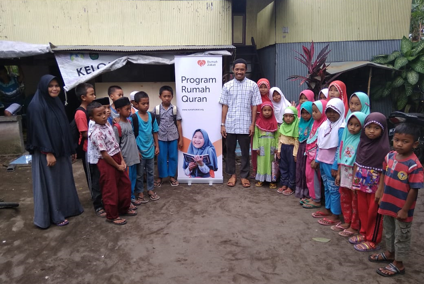 Rumah Zakat beri bantuan untuk TPA di Topejawa, Sulawesi Selatan.