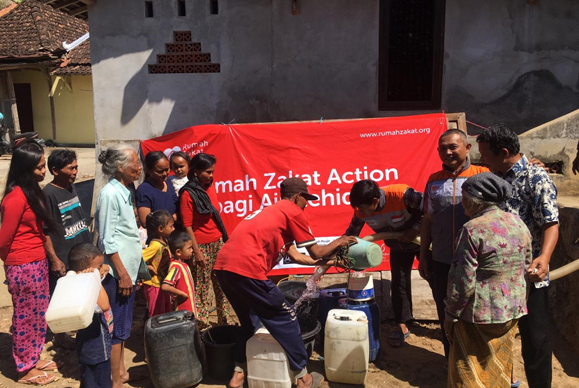 Rumah Zakat berikan bantuan air bersih sebanyak 25 ribu liter.
