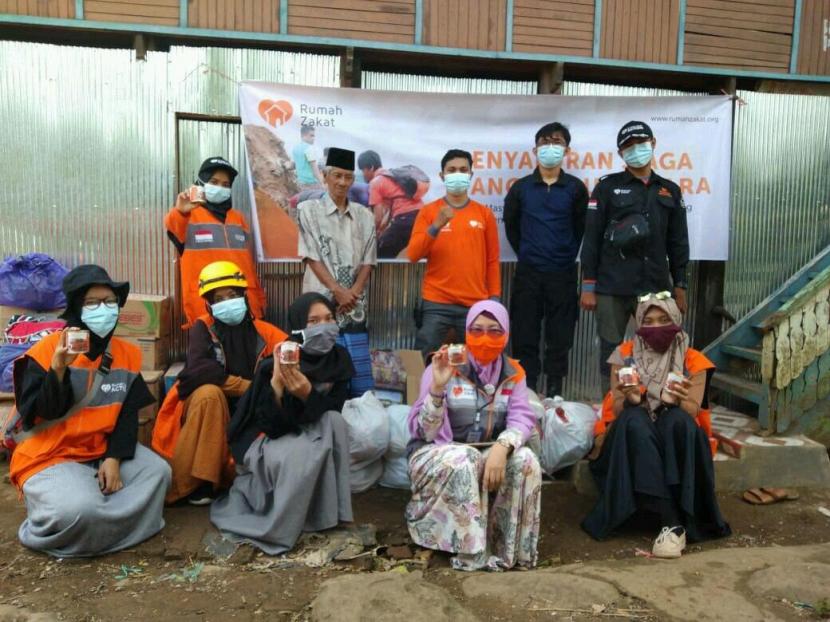 Rumah Zakat berikan bantuan Siaga Pangan untuk korban longsor di Makassar.