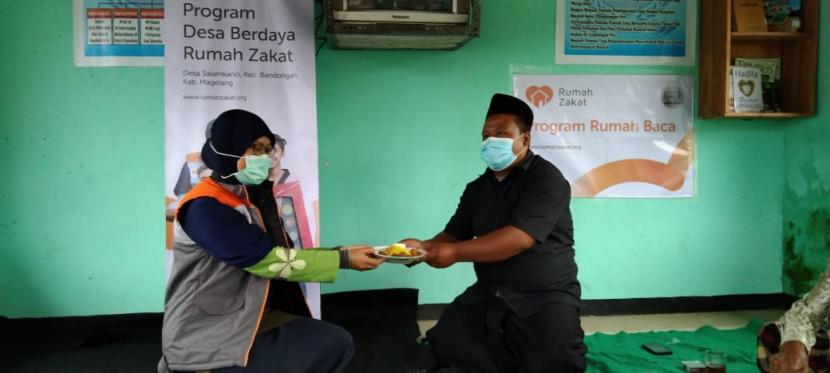 Rumah Zakat berkolaborasi dengan pemuda Dusun Derepan yang tergabung dalam Karang Taruna Dusun Derepan menghadirkan Pojok Baca.