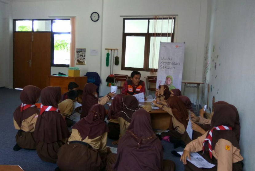 Rumah Zakat bersama Cita Sehat menggelar sosialisasi campak dan rubella kepada para dokter kecil (dokcil) yang ada di SD Juara Bandung.