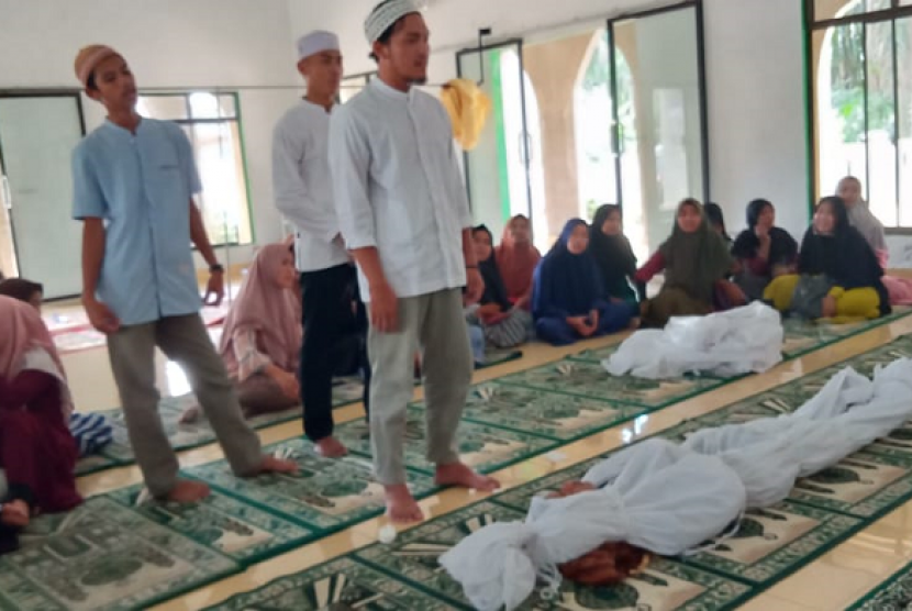 Rumah Zakat bersama Ikrema Baiturrahman gelar pelatihan mengurus jenazah.