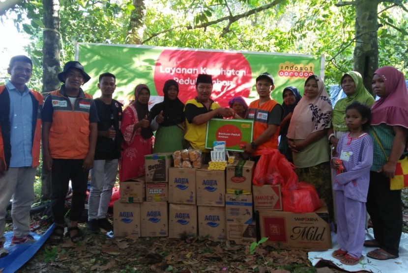 Rumah Zakat bersama Indosat Ooredoo menyalurkan bantuan untuk korban gempa Ambon.
