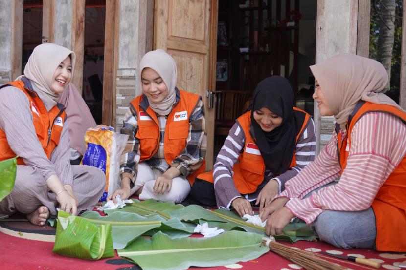 Rumah Zakat bersama Kak Cheril, Reikhansa dan teman-teman relawan mengikuti kegiatan Rumah Zakat di program Ekspedisi Bakhti Relawan yang berada di lokasi Cianjur, Jawa Barat.