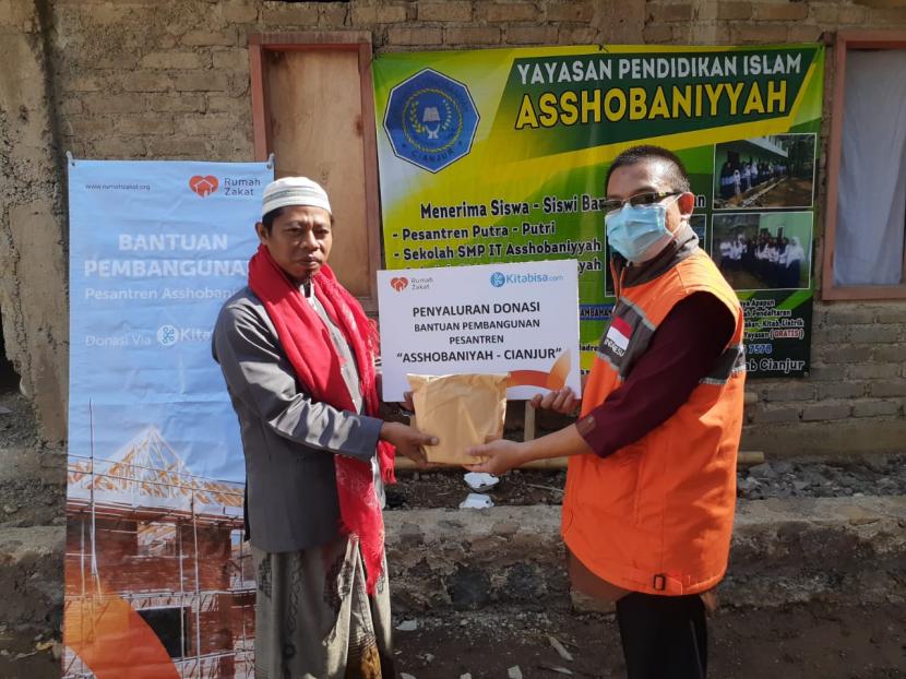  Rumah Zakat bersama Kitabisa.com menyalurkan bantuan dana tahap ke-2 untuk Pesantren Asshobaniyah Cibeunying Cianjur.