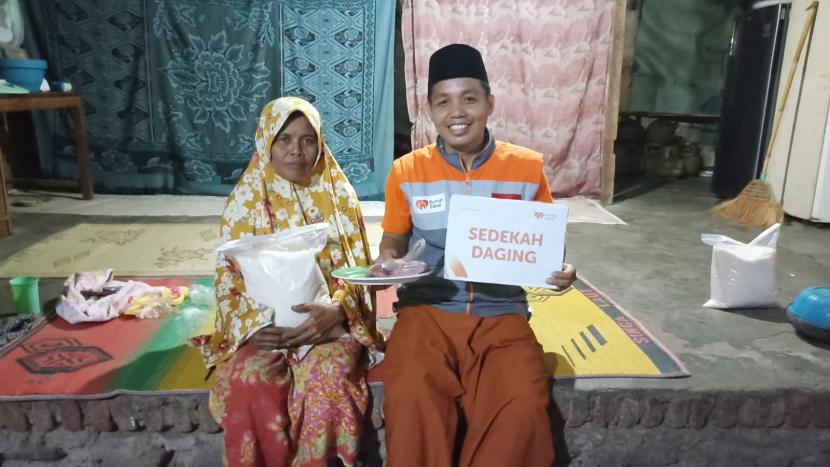 Rumah Zakat bersama Kitabisa menyalurkan bantuan kesehatan kepada empat penerima manfaat di kota dan Kabupaten Cirebon serta Tasikmalaya. 
