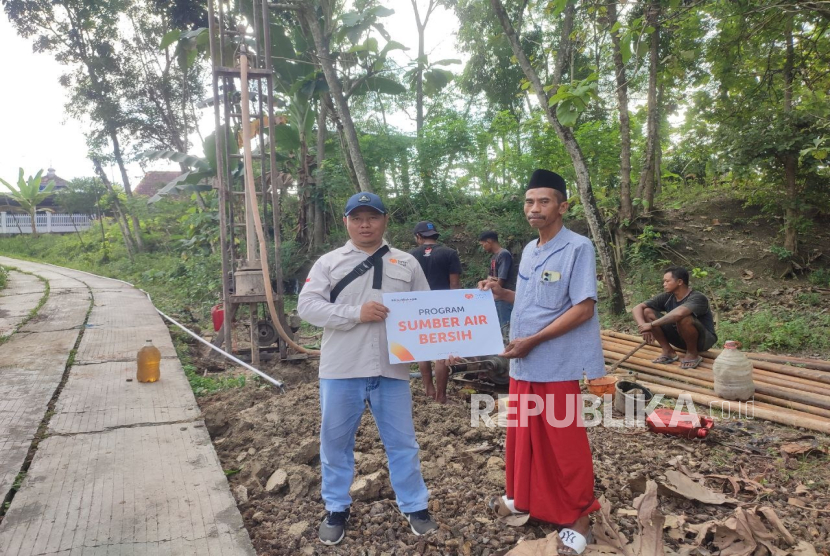 Rumah Zakat bersama para donatur berinisiatif melakukan pengeboran sumur bor di Dusun Kayen, Grobogan.